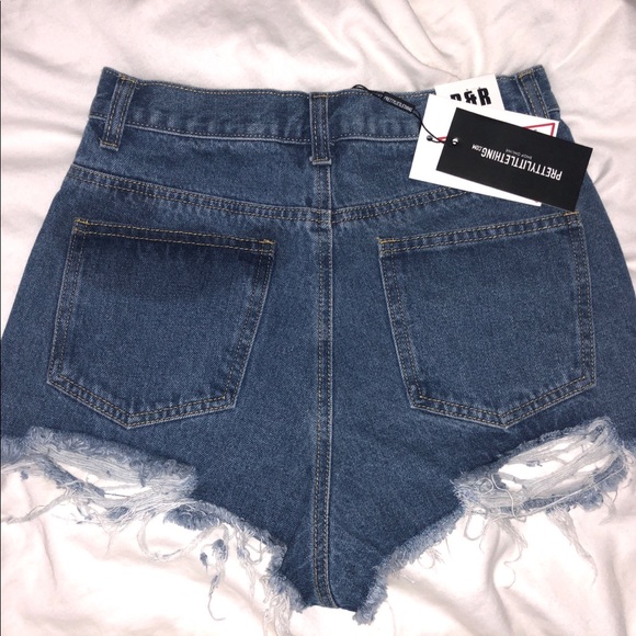 PrettyLittleThing Distressed Shorts - Picture 2 of 3